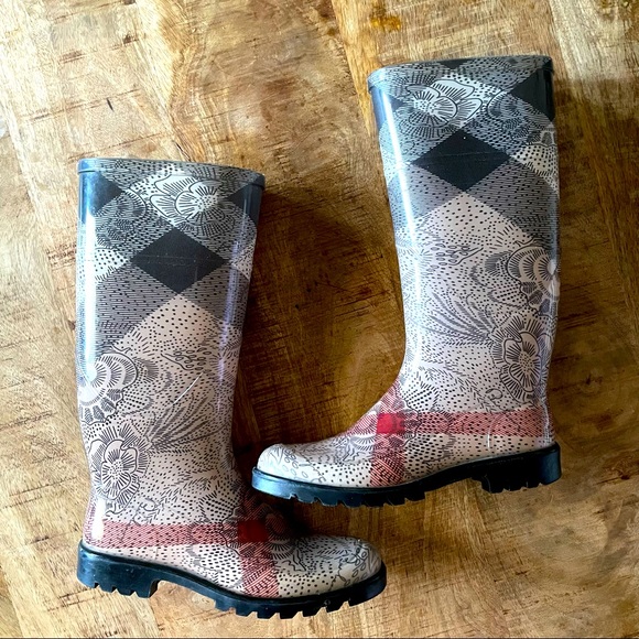 Burberry Shoes - Burberry Nova Check Lace Print Rainboots size 6 36